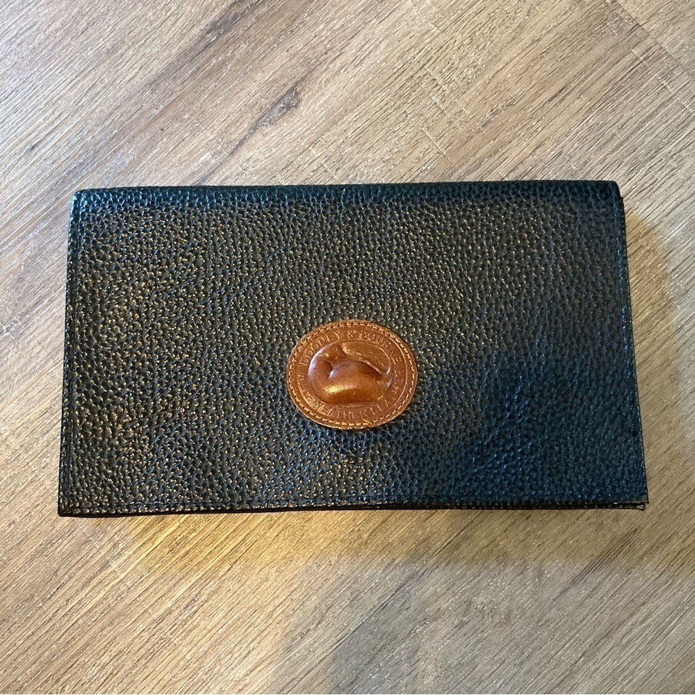 Dooney & Bourke Womens Black & Brown Pebbled Leather Clutch EVC